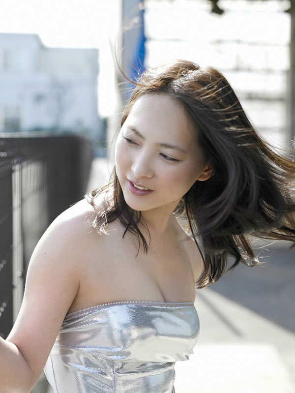 谷村美月 グラビア