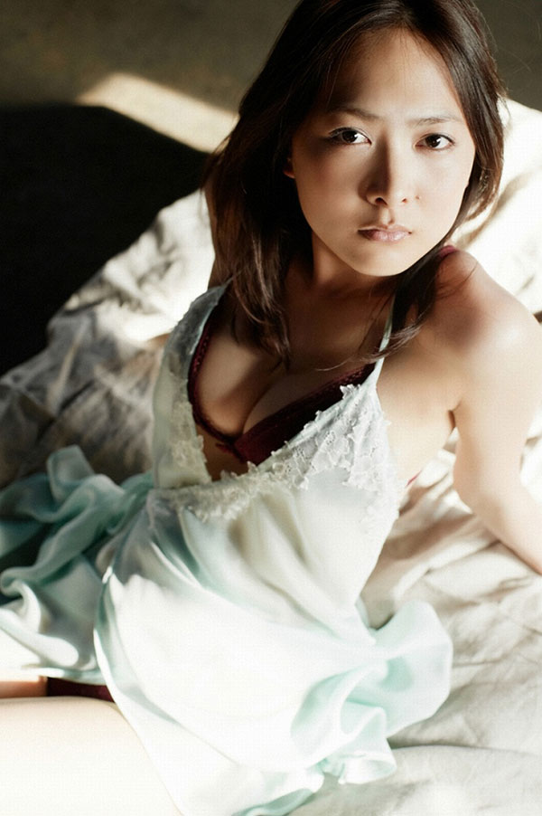 谷村美月 グラビア