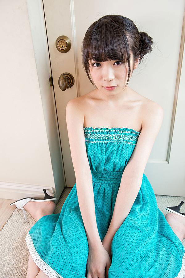 秋元真夏 グラビア