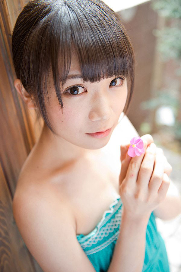 秋元真夏 グラビア