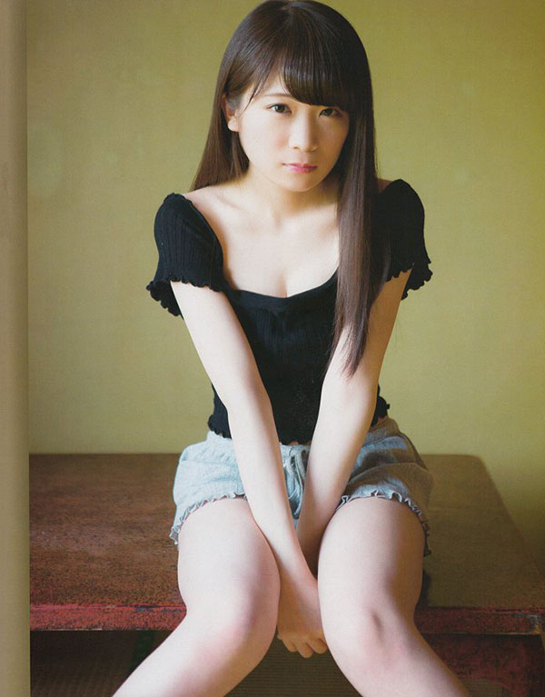 秋元真夏 グラビア