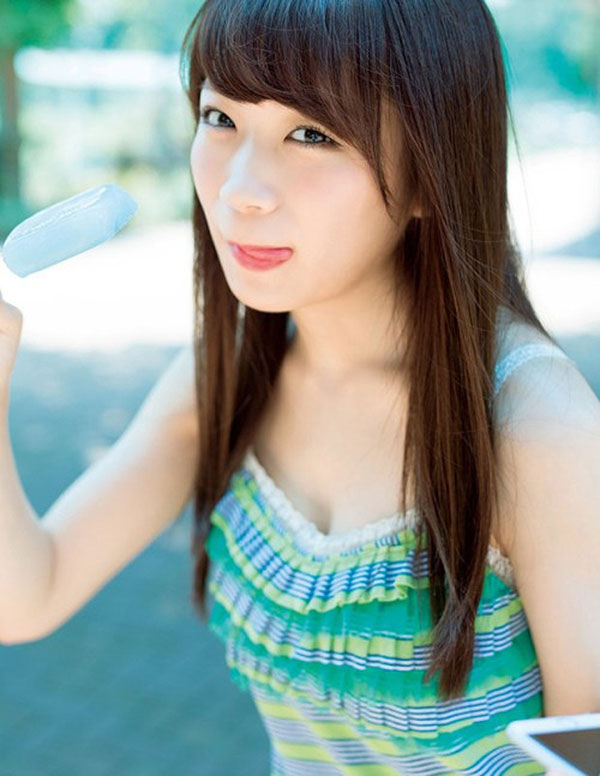 秋元真夏 グラビア