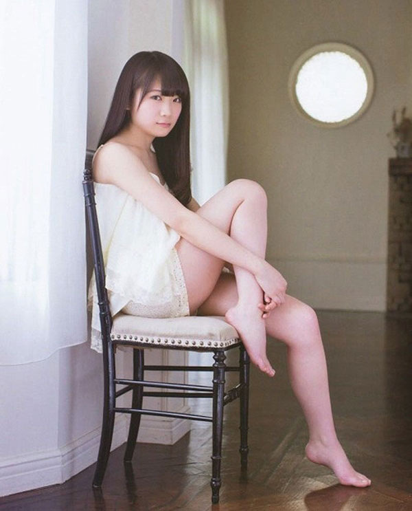 秋元真夏 グラビア