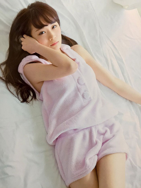 秋元真夏 グラビア