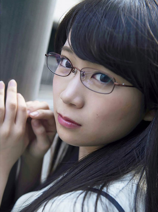 秋元真夏 グラビア