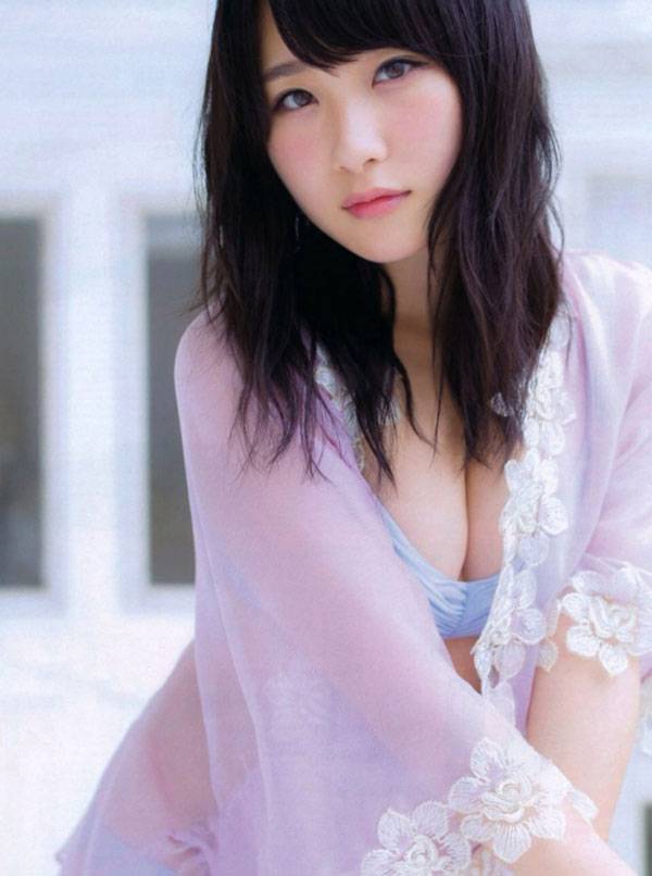 高橋朱里 グラビア