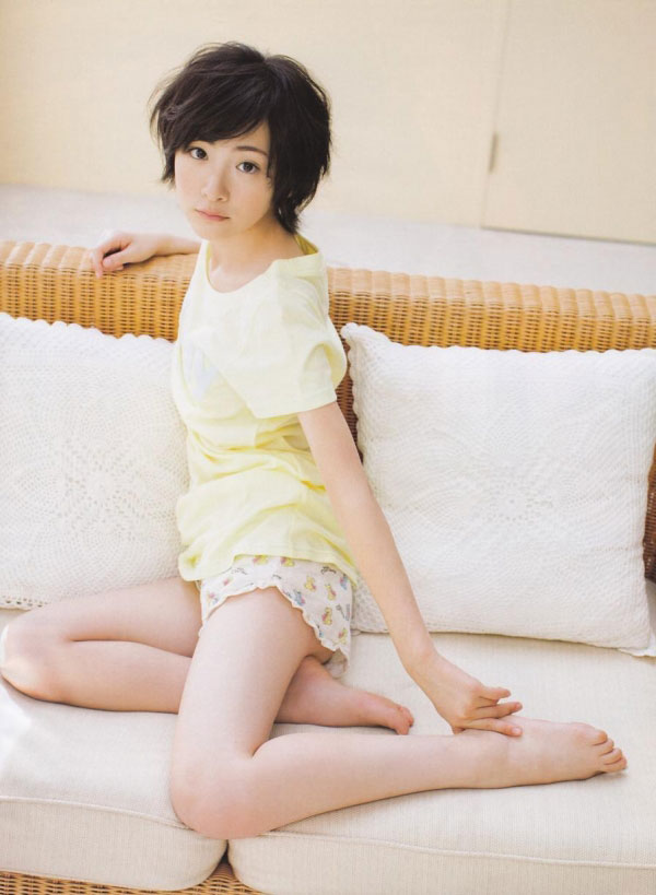 生駒里奈 グラビア