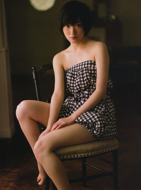 生駒里奈 グラビア