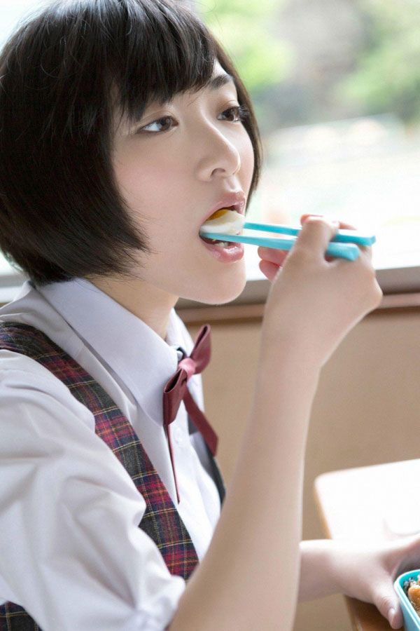生駒里奈 グラビア