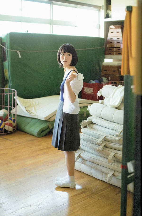 生駒里奈 グラビア