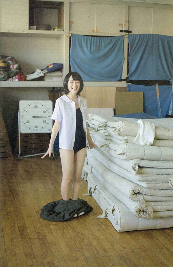 生駒里奈 グラビア