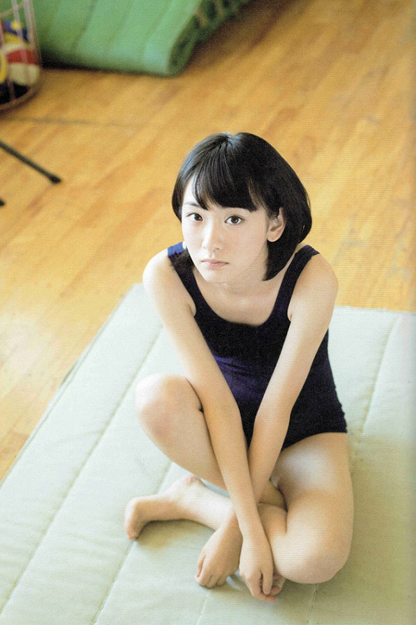 生駒里奈 グラビア