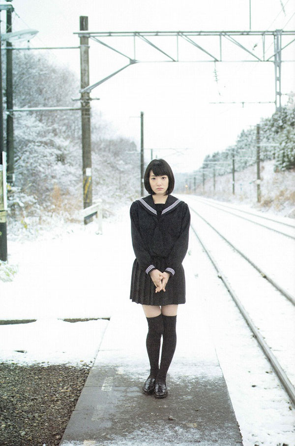 生駒里奈 グラビア