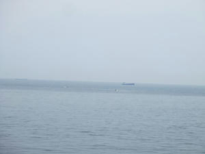 遠くから須磨の海