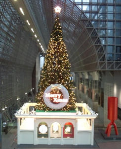 091113京都駅ビル内のクリスマスツリー