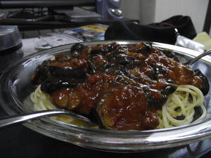 なすとほうれん草のミートソースパスタ