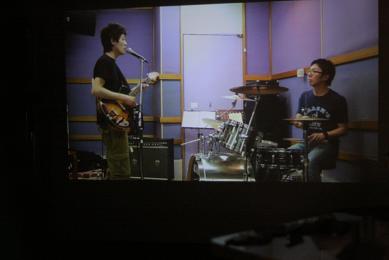 カウチポテト勝又がなんとドラムを叩いている!