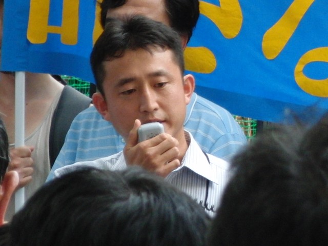 中国政府によるウイグル人虐殺抗議デモ　小坂英二