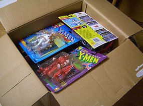 ダンボール一杯のフィギュア達・・・