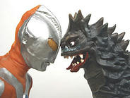初代マンvsベムラー