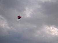 空を舞う旗