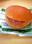 ローソンのサラダパン外観