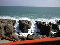 海に足元をげずられそうです