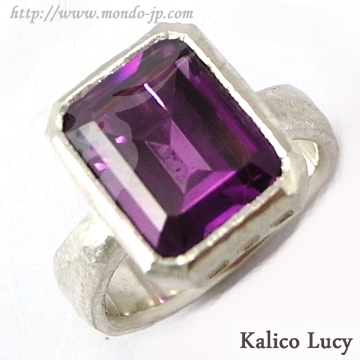 BIGBLACKMARIA(ビッグブラックマリア)/Kalico Lucy(カリコ ルーシー)の2012年10月新作kl057合成アレキサンドライトを使用したミステリアスなリング!石が無くなり次第廃盤です急げ!真上より。正規取扱店:関西圏大阪の拘りセレクトショップMondo(モンド) BIGBLACKMARIA ビッグブラックマリア Kalico Lucy カリコ ルーシー 2012年10月新作 kl057 合成アレキサンドライト Synthetic Alexandrite リング 指輪 限定品 シルバーアクセサリー メンズ レディース ユニセックス ドメスティック ブランド 東京