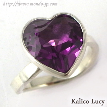 BIGBLACKMARIA(ビッグブラックマリア)/Kalico Lucy(カリコ ルーシー)の2012年10月新作kl058合成アレキサンドライトのファンシーカット(ハート)を使用したミステリアスなリング!石が無くなり次第廃盤です急げ!真上より。正規取扱店:関西圏大阪の拘りセレクトショップMondo(モンド) BIGBLACKMARIA ビッグブラックマリア Kalico Lucy カリコ ルーシー 2012年10月新作 kl058 合成アレキサンドライト Synthetic Alexandrite ハート リング 指輪 限定品 シルバーアクセサリー メンズ レディース ユニセックス ドメスティック ブランド 東京