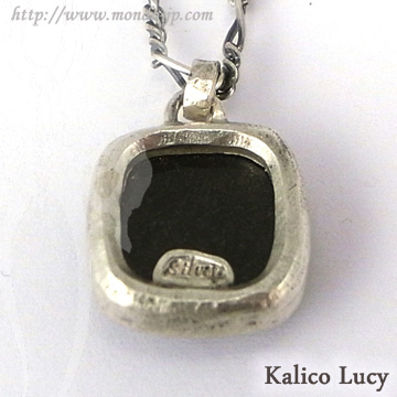 BIGBLACKMARIA(ビッグブラックマリア)/Kalico Lucy(カリコ ルーシー)の2012年10月新作オブシディアンを使用したミステリアスなペンダント!石が無くなり次第廃盤です急げ!裏側。正規取扱店:関西圏大阪の拘りセレクトショップMondo(モンド) BIGBLACKMARIA ビッグブラックマリア Kalico Lucy カリコ ルーシー 2012年10月新作 kl059 Obsidian オブシディアン ペンダント ネックレス 限定品 シルバーアクセサリー メンズ レディース ユニセックス ドメスティック ブランド 東京