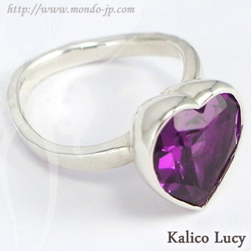 BIGBLACKMARIA(ビッグブラックマリア)/Kalico Lucy(カリコ ルーシー)の2012年10月新作kl058合成アレキサンドライトのファンシーカット(ハート)を使用したミステリアスなリング!石が無くなり次第廃盤です急げ!横より。正規取扱店:関西圏大阪の拘りセレクトショップMondo(モンド) BIGBLACKMARIA ビッグブラックマリア Kalico Lucy カリコ ルーシー 2012年10月新作 kl058 合成アレキサンドライト Synthetic Alexandrite ハート リング 指輪 限定品 シルバーアクセサリー メンズ レディース ユニセックス ドメスティック ブランド 東京