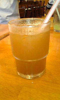 紅茶（ダージリン・アップル・ジャスミン）ラー油・ソース・コショウ・酢・餃子のたれ・カルピス・メロンソーダいりの水