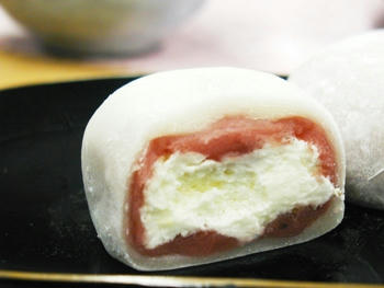 生クリーム大福「弥や」　いちご.JPG