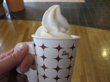 道の駅　くろまつない　「トワ・ヴェ―ルⅡ」ソフトクリーム　レギュラー　カップ　300円　2012GW
