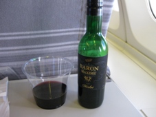 韓国旅行　１日目　JAL　機内サービスのワイン