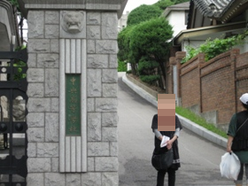 韓国旅行　ソウル３日目　北村（プッチョン）　中央高等学校の門