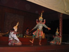 ３日目　タイ・バンコク旅行　夕食：レストラン「タイランド・トゥナイト」にてタイ古典舞踊を観賞