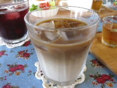 美瑛　パッチワークの丘　『Ｃａｆｅ　あるうのおあいん』10　カフェ・ラ・テ　４５０円（セット注文２００円）