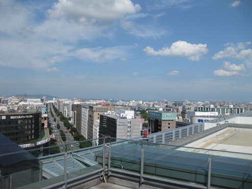 JR博多シティ「つばめの杜ひろば／展望広場」