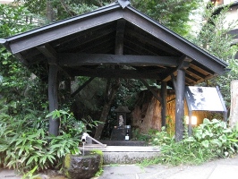 九州　黒川温泉郷　いご坂地蔵