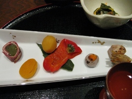 九州　黒川温泉郷　「湯峡の響き　優彩」夕食　「旬の和食会席膳・長月の膳」前菜：