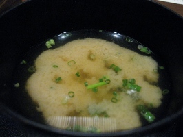 九州　黒川温泉郷　「湯峡の響き　優彩」夕食　「旬の和食会席膳・長月の膳」止め椀：山菜汁 (2)