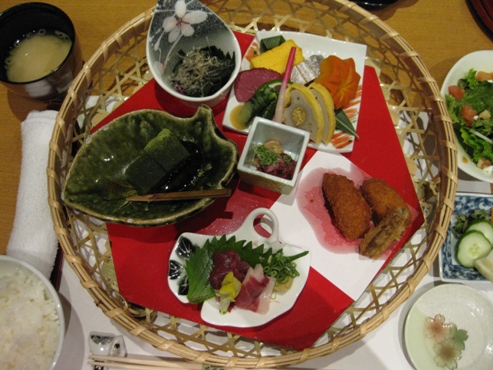 九州　熊本　馬肉料理・菅乃屋「細川花籠御膳」