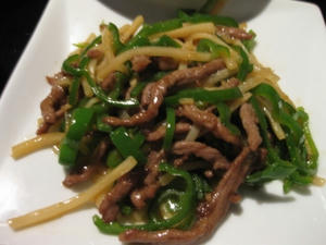 暖龍/暖龍セット 980円 (牛肉とピーマンの細切り炒め)