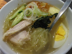 シルクロード／ミニ冷麺セット　８３０円（ミニ冷麺）