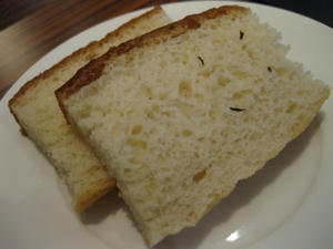 デッラ・アモーレ／ランチ　自家製パン