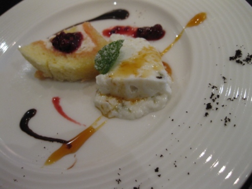 デザート／桜風味のパンナコッタ＆苺のケーキ
