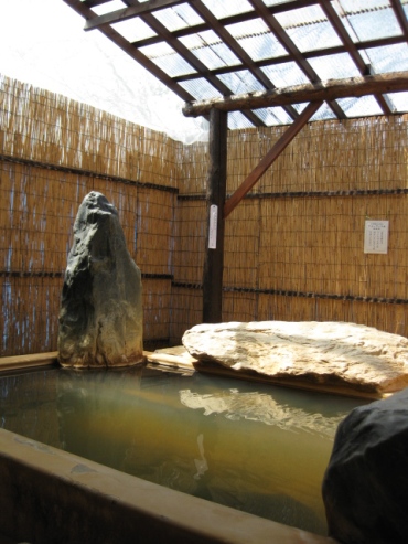 濁川温泉「元湯神泉館　にこりの湯」露天風呂