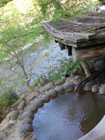 上の湯温泉『温泉旅館銀婚湯』野天風呂「どんぐりの湯」