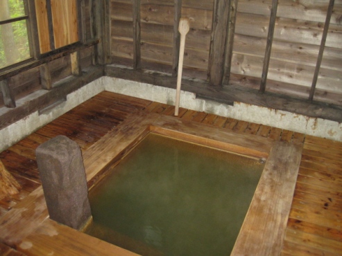 上の湯温泉『温泉旅館銀婚湯』野天風呂「杉の湯」